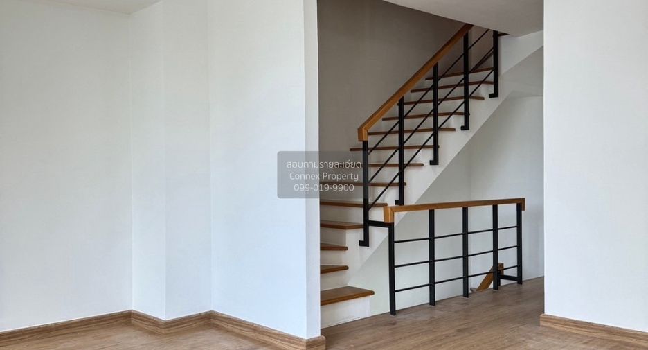 For rent 3 bedrooms townhouse in Suan Luang, Bangkok