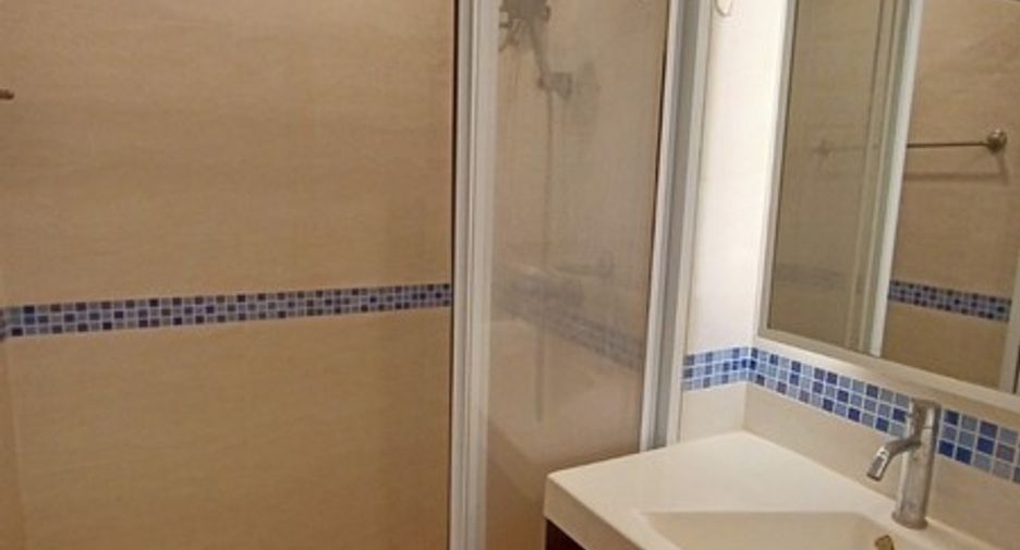 For rent 2 bedrooms condo in Sathon, Bangkok