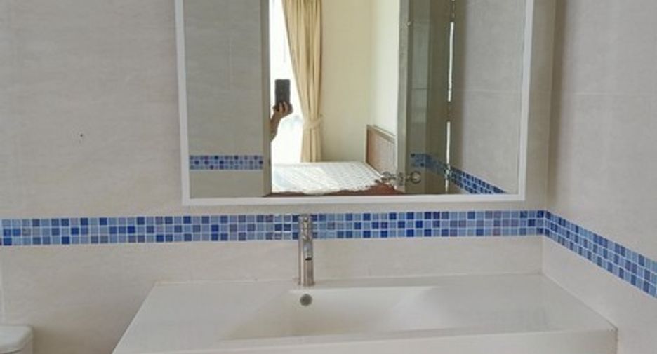 For rent 2 bedrooms condo in Sathon, Bangkok