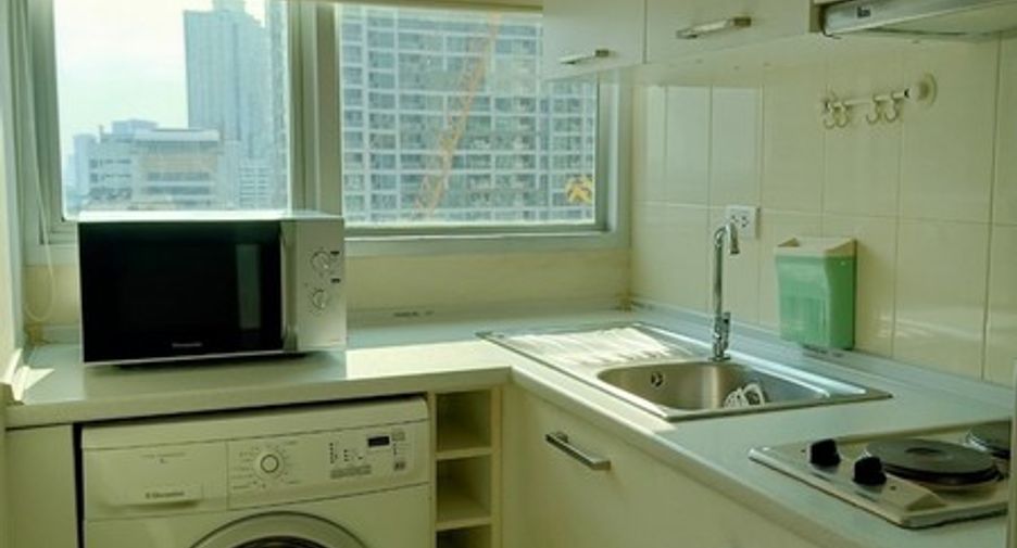 For rent 2 bedrooms condo in Sathon, Bangkok