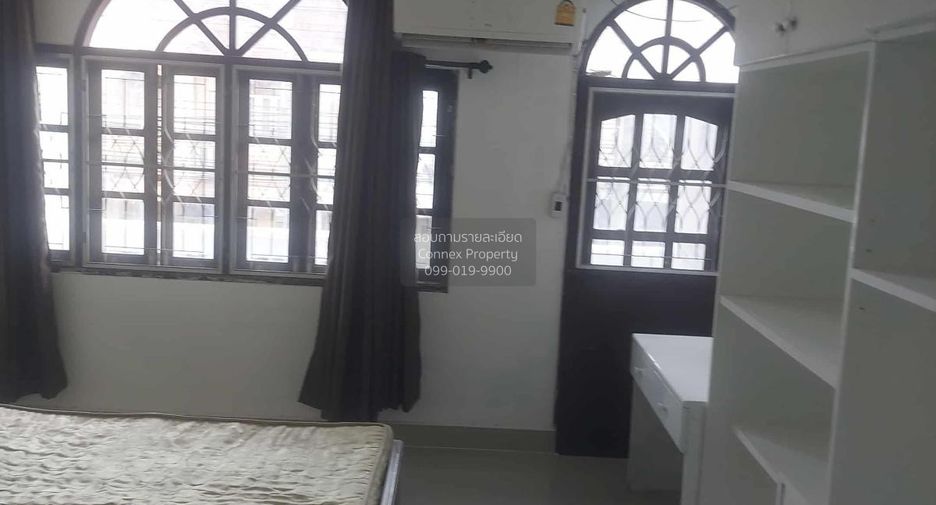 For rent 2 bedrooms townhouse in Suan Luang, Bangkok