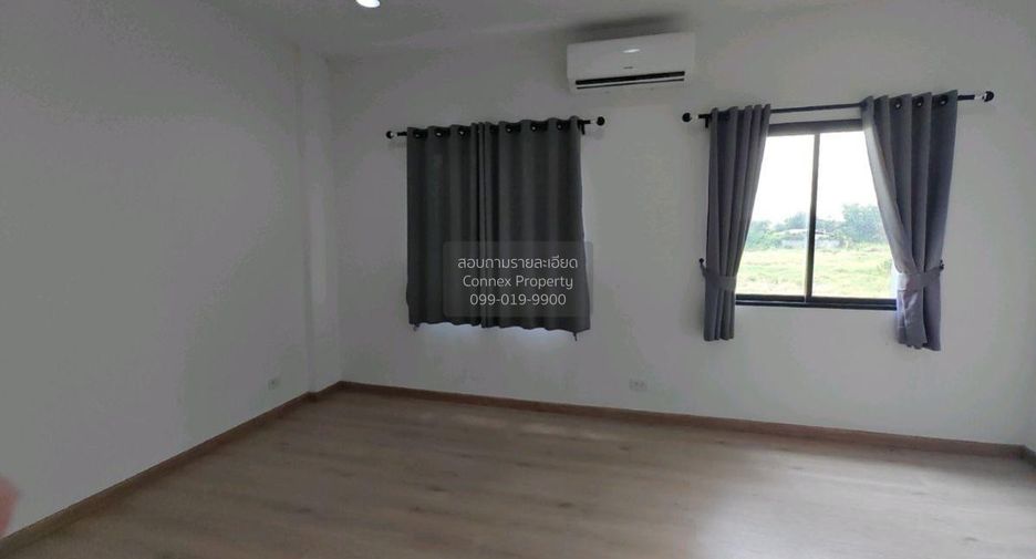 For rent 4 bedrooms townhouse in Bang Khen, Bangkok