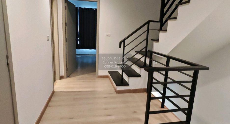 For rent 4 bedrooms townhouse in Bang Khen, Bangkok