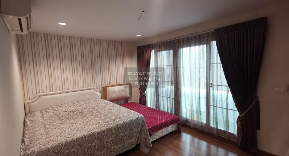 For rent 3 bedrooms townhouse in Yan Nawa, Bangkok