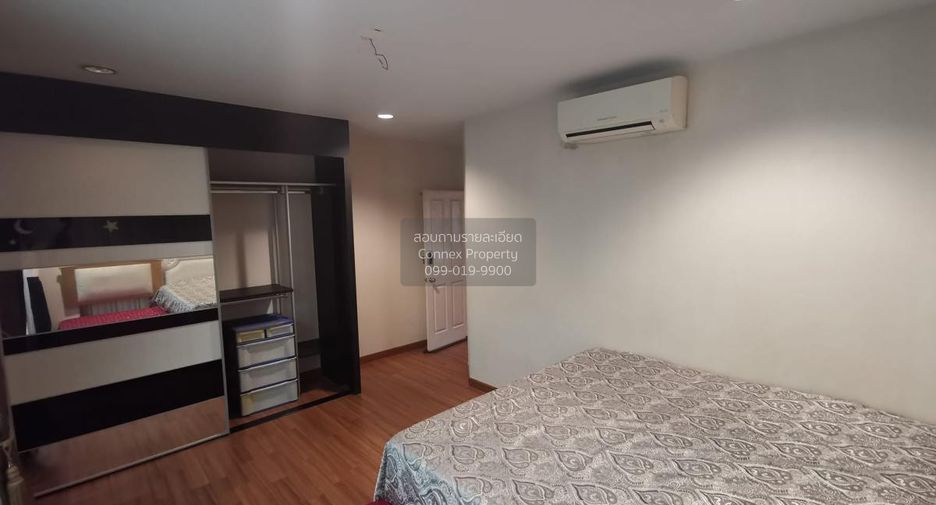 For rent 3 bedrooms townhouse in Yan Nawa, Bangkok