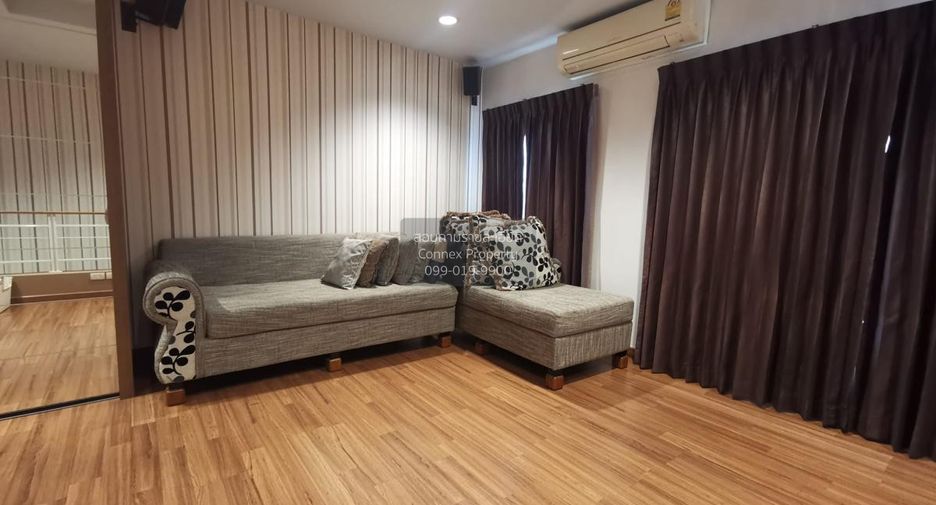 For rent 3 bedrooms townhouse in Yan Nawa, Bangkok