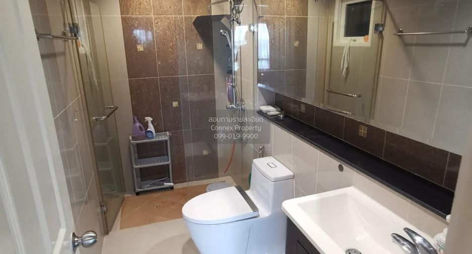 For rent 3 bedrooms townhouse in Yan Nawa, Bangkok