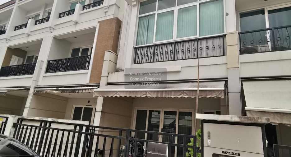 For rent 3 bedrooms townhouse in Yan Nawa, Bangkok