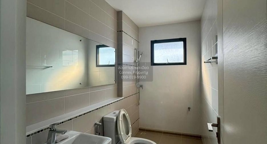 Haus zur Miete mit 4 Zimmer in Bang Khae, Bangkok