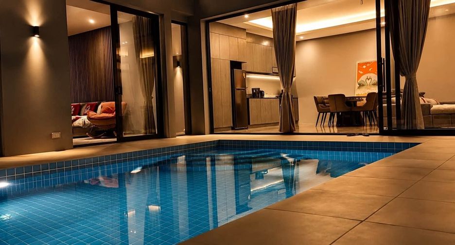 À louer 3 chambres villa à Mueang Phuket, Phuket