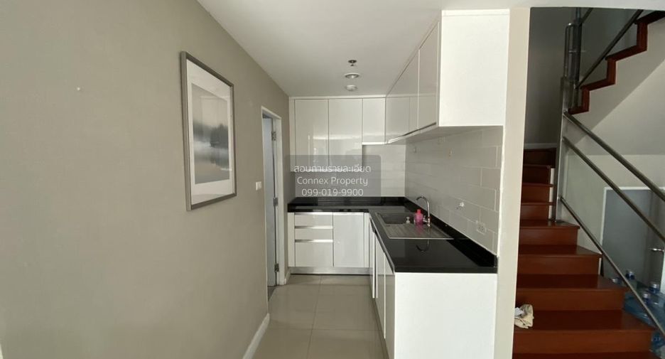 For rent 5 bedrooms condo in Huai Khwang, Bangkok