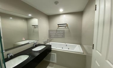 À louer 5 chambres condo à Huai Khwang, Bangkok