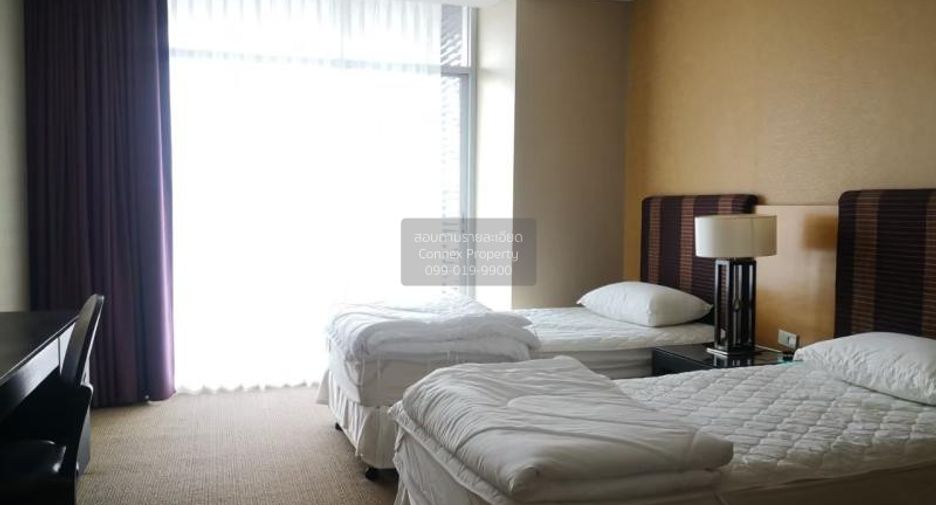 For rent 3 bedrooms condo in Sathon, Bangkok