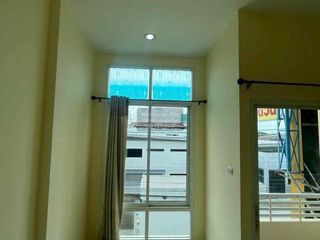 For rent 3 bedrooms townhouse in Suan Luang, Bangkok