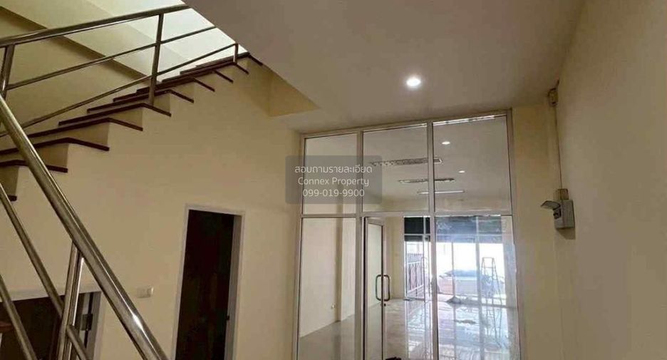 For rent 3 bedrooms townhouse in Suan Luang, Bangkok