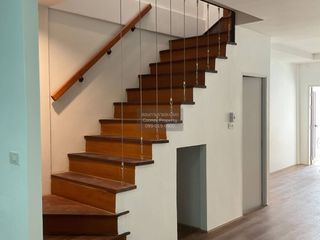 For rent 2 bedrooms townhouse in Phra Khanong, Bangkok