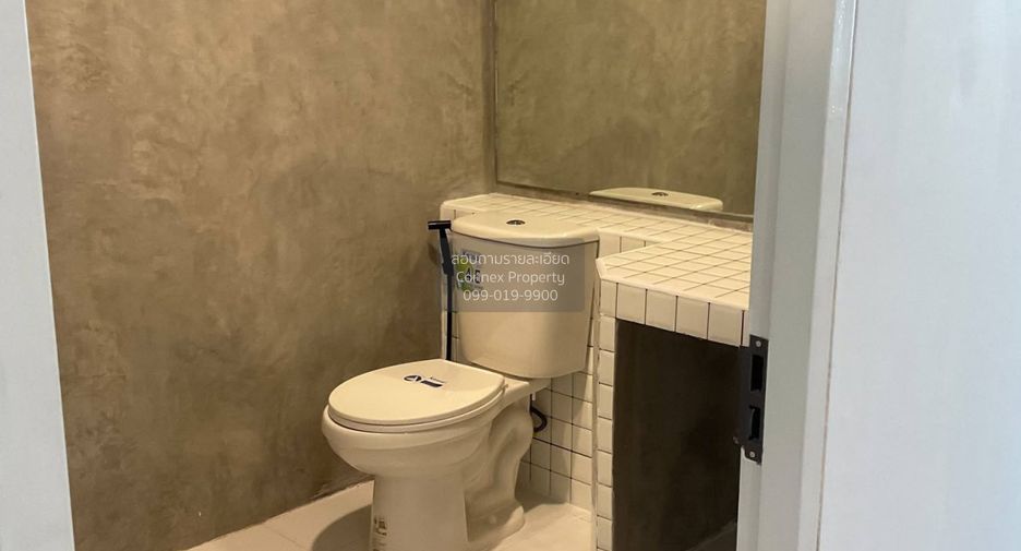 For rent 2 bedrooms townhouse in Phra Khanong, Bangkok