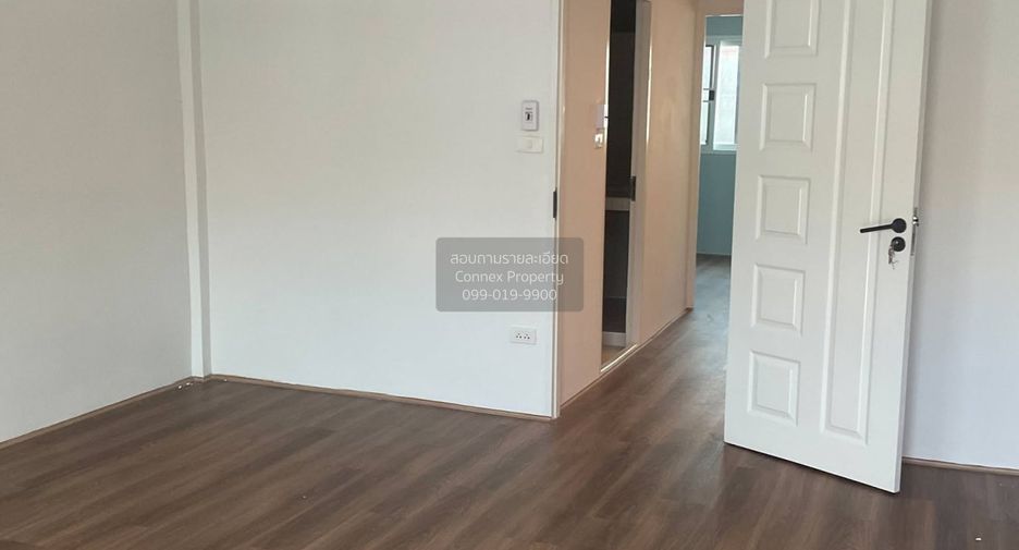 For rent 2 bedrooms townhouse in Phra Khanong, Bangkok