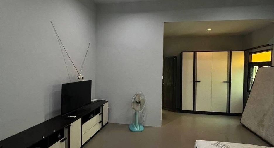 For sale 3 bedrooms house in Saraphi, Chiang Mai