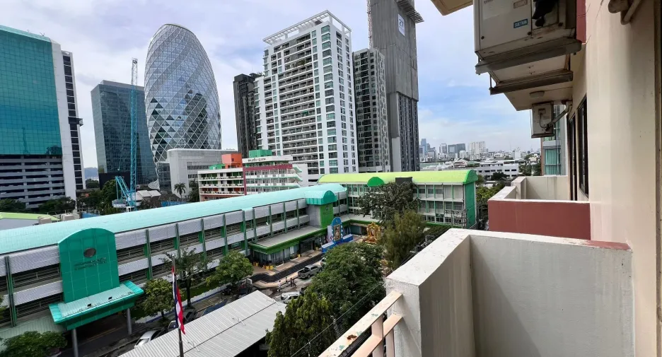 For sale 2 bedrooms condo in Phaya Thai, Bangkok