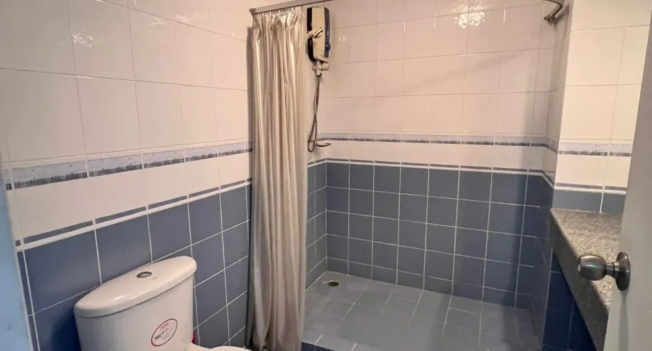 For sale 2 bedrooms condo in Phaya Thai, Bangkok