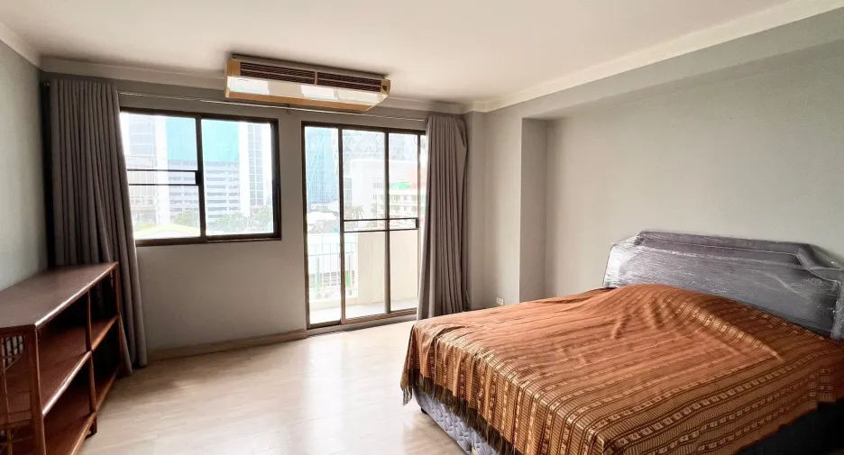 For sale 2 bedrooms condo in Phaya Thai, Bangkok