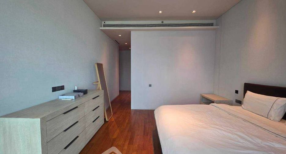 For rent 3 bedrooms condo in Khlong San, Bangkok
