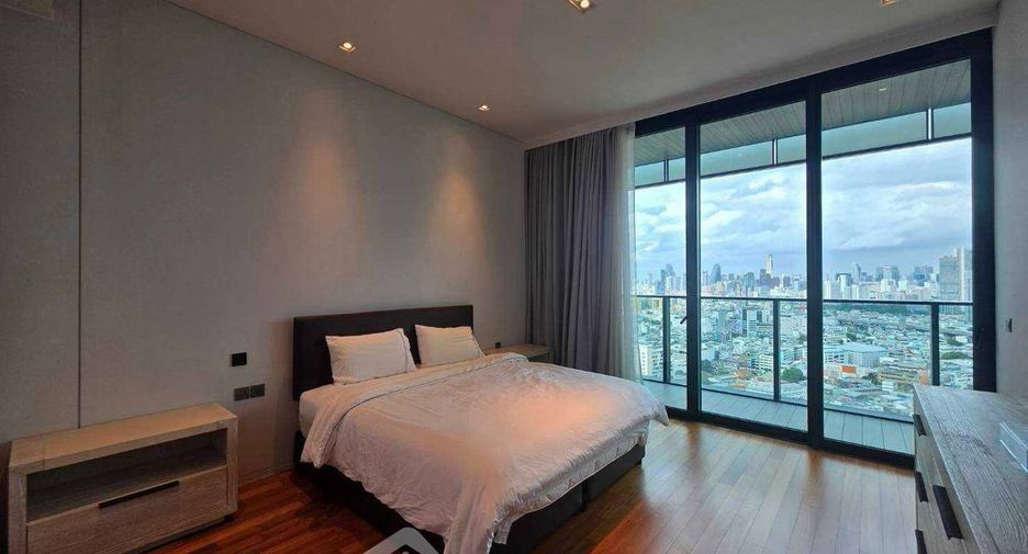 For rent 3 bedrooms condo in Khlong San, Bangkok