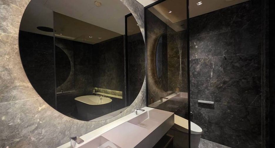 For rent 3 bedrooms condo in Khlong San, Bangkok