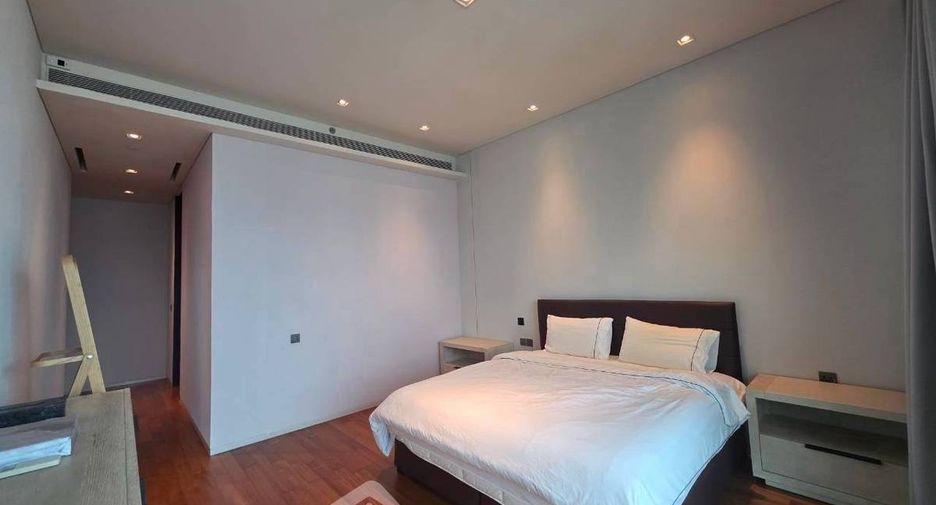 For rent 3 bedrooms condo in Khlong San, Bangkok