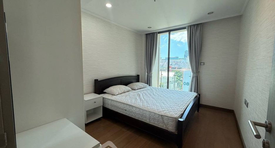 For rent 2 bedrooms condo in Watthana, Bangkok