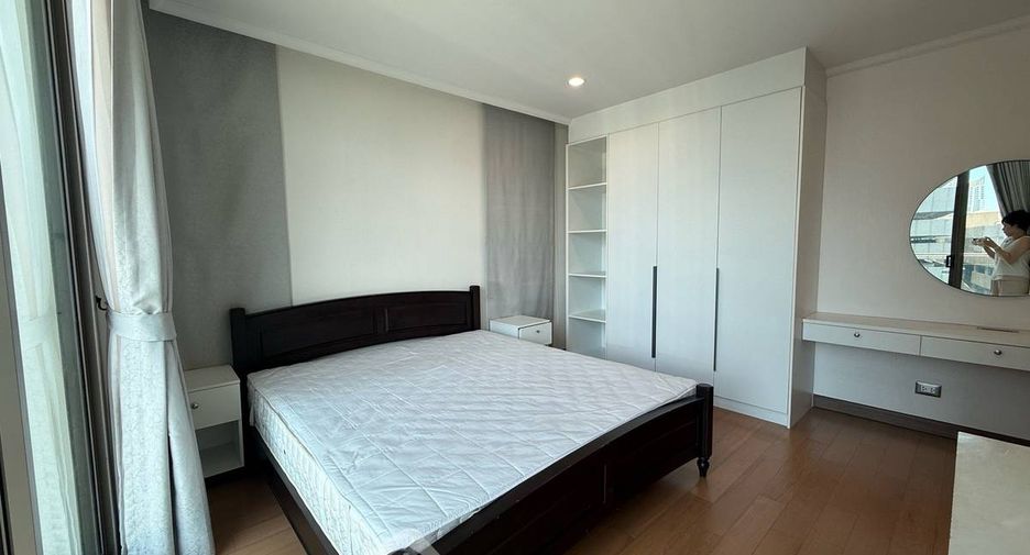 For rent 2 bedrooms condo in Watthana, Bangkok