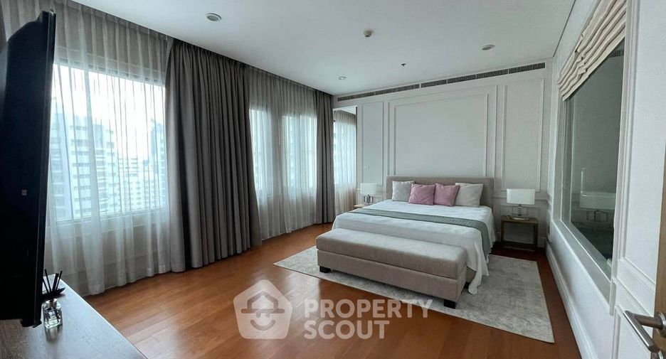 For sale 3 bedrooms condo in Khlong Toei, Bangkok
