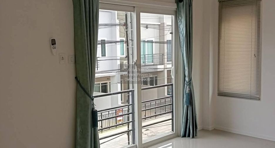 For rent 3 bedrooms townhouse in Min Buri, Bangkok