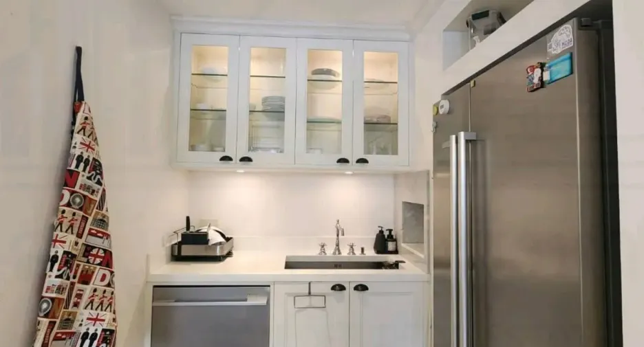 For rent 3 bedrooms townhouse in Watthana, Bangkok