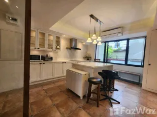 For rent 3 bedrooms townhouse in Watthana, Bangkok