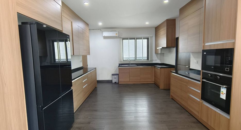 Haus zum Kauf und zur Miete mit 4 Zimmer in Watthana, Bangkok