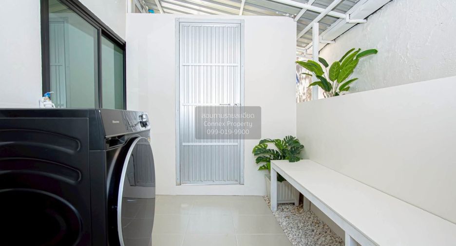 For rent 2 bedrooms townhouse in Lat Krabang, Bangkok