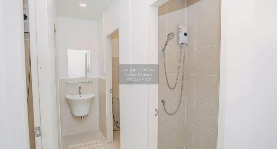 For rent 2 bedrooms townhouse in Lat Krabang, Bangkok