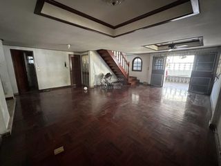 Haus zur Miete mit 3 Zimmer in Phra Khanong, Bangkok