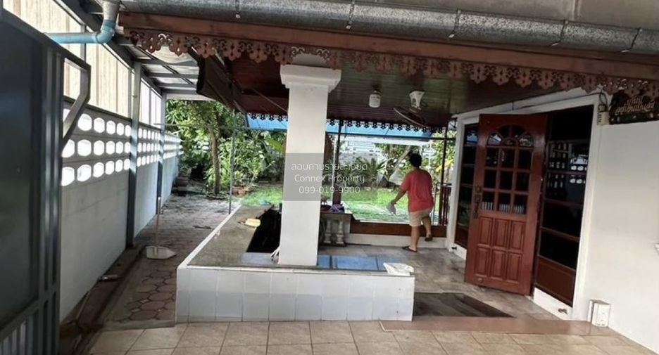Haus zur Miete mit 3 Zimmer in Phra Khanong, Bangkok