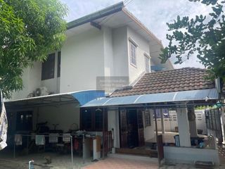 Haus zur Miete mit 3 Zimmer in Phra Khanong, Bangkok