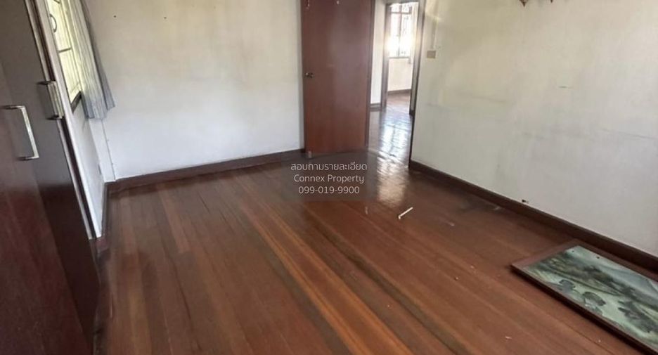 Haus zur Miete mit 3 Zimmer in Phra Khanong, Bangkok