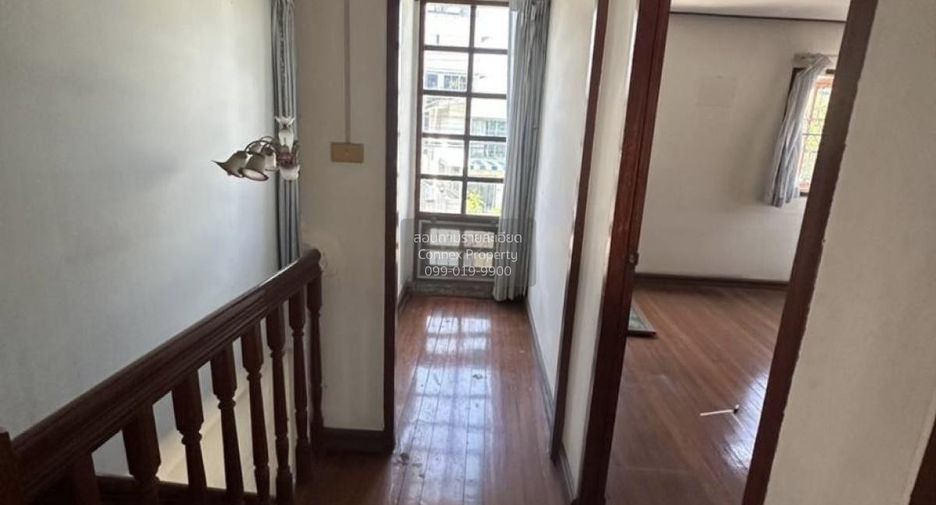 Haus zur Miete mit 3 Zimmer in Phra Khanong, Bangkok