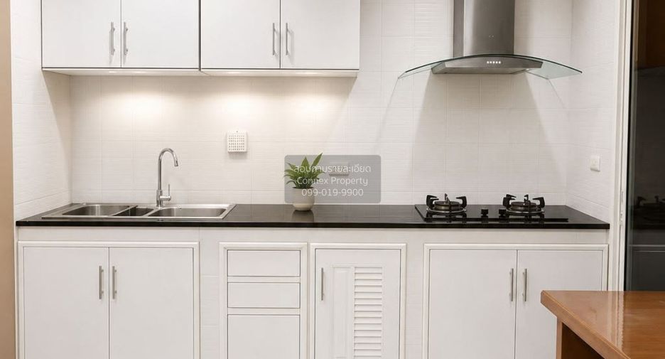 For rent 4 bedrooms townhouse in Suan Luang, Bangkok