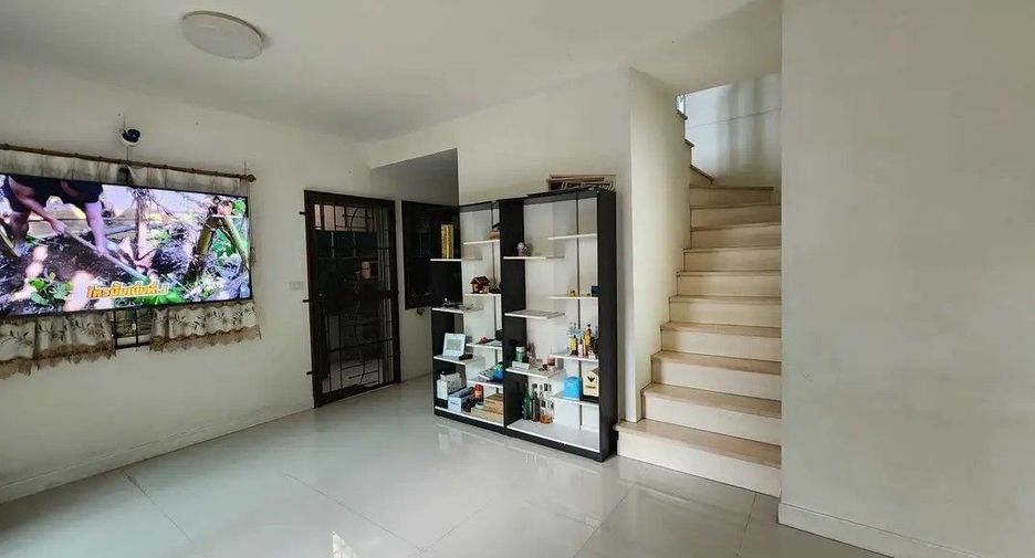 Casa adosada en venta de 3 habitaciones en Bang Phli, Samut Prakan