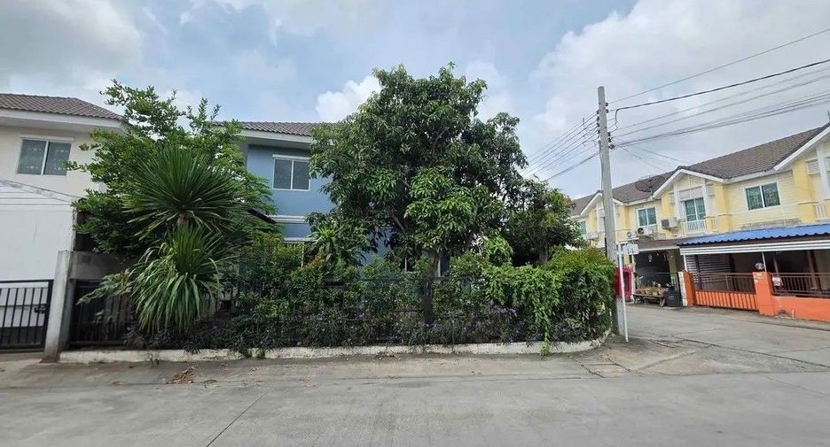 Casa adosada en venta de 3 habitaciones en Bang Phli, Samut Prakan