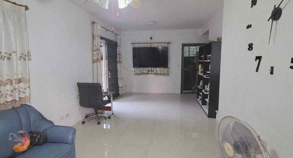 Casa adosada en venta de 3 habitaciones en Bang Phli, Samut Prakan