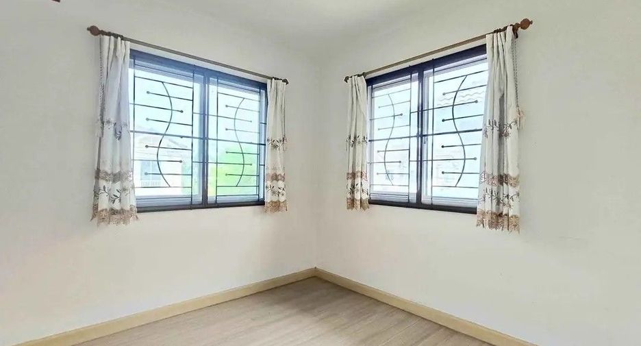 Casa adosada en venta de 3 habitaciones en Bang Phli, Samut Prakan