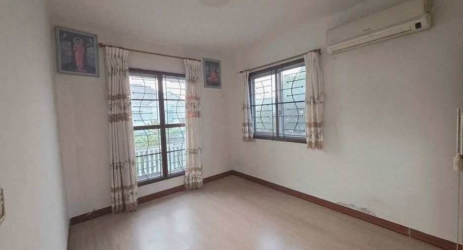 Casa adosada en venta de 3 habitaciones en Bang Phli, Samut Prakan